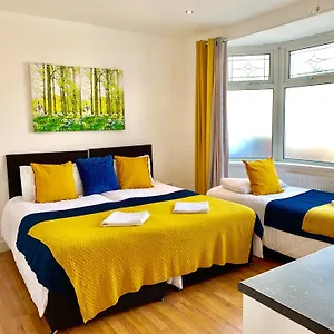 London Apartments, Private Bathrooms And Parking , Ilford Großbritannien